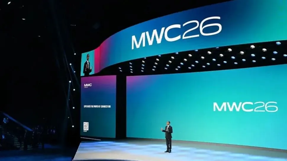 Booth displays showcase ultra-thin smartphones and modular networking hardware at the MWC 2026 exhibition.