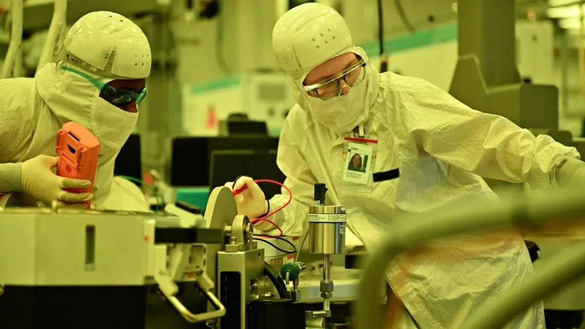 Intel advances 10A and 7A process nodes while 14A timeline remains on track.