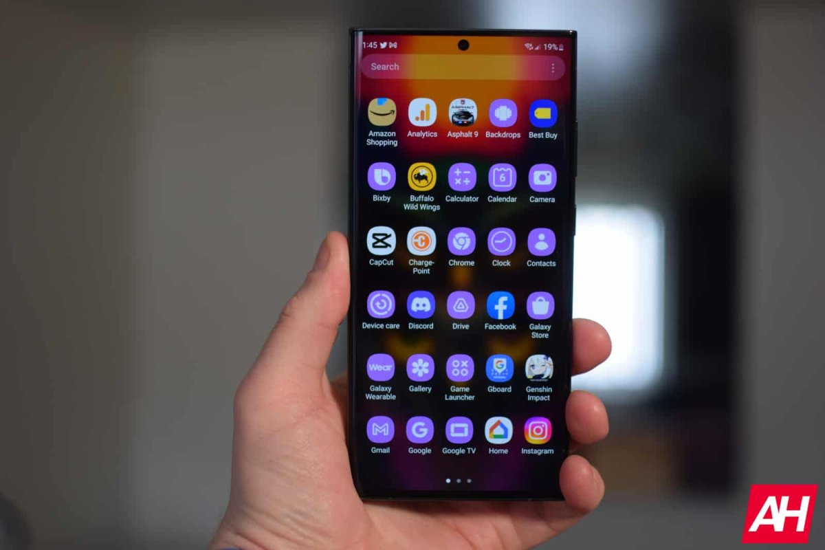 The Samsung Galaxy S23 smartphone displays the May 2026 Knox security update notification on its screen.