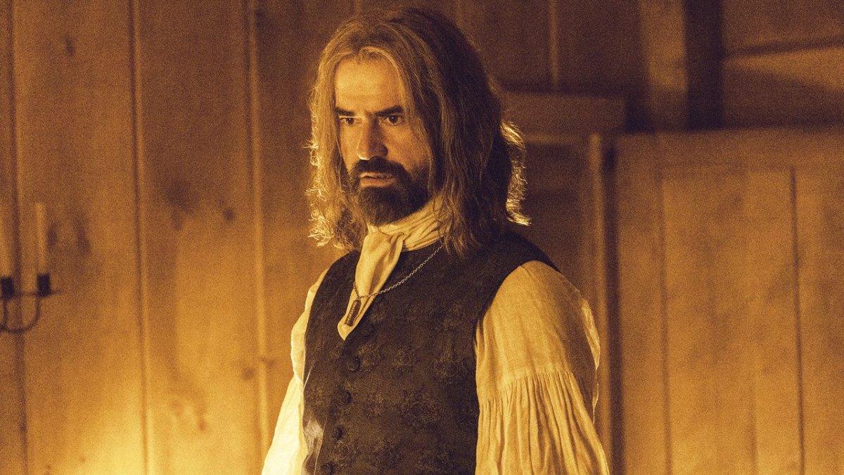 Hamish Linklater discusses his character Richard Warren's fate in the series Widow's Bay.