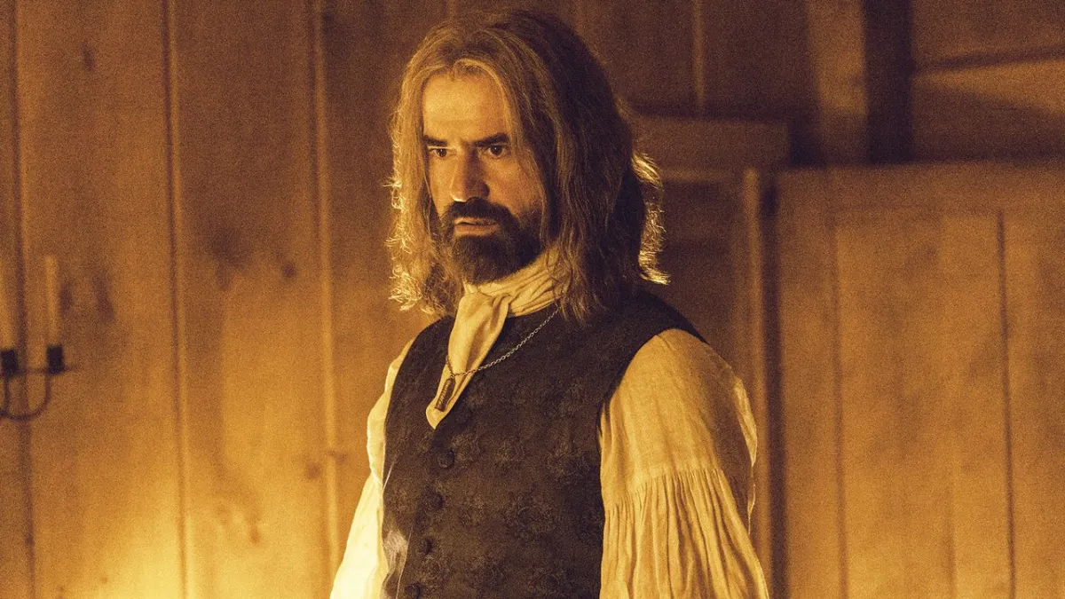 Hamish Linklater discusses his character Richard Warren's fate in the series Widow's Bay.