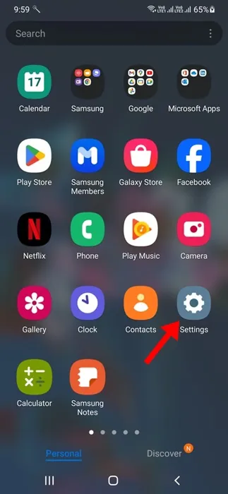 The settings interface displays options to reveal hidden applications and access the Knox secure folder.