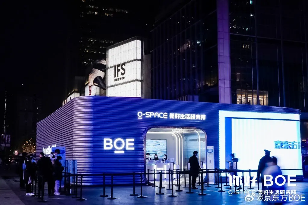 Apple redirects iPhone OLED display orders to Samsung Display due to BOE manufacturing constraints.