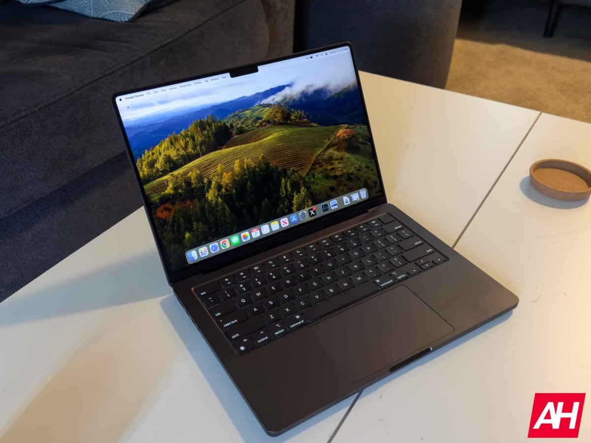 Apple MacBook Pro Privacy Display Could Launch Ahead of Schedule
