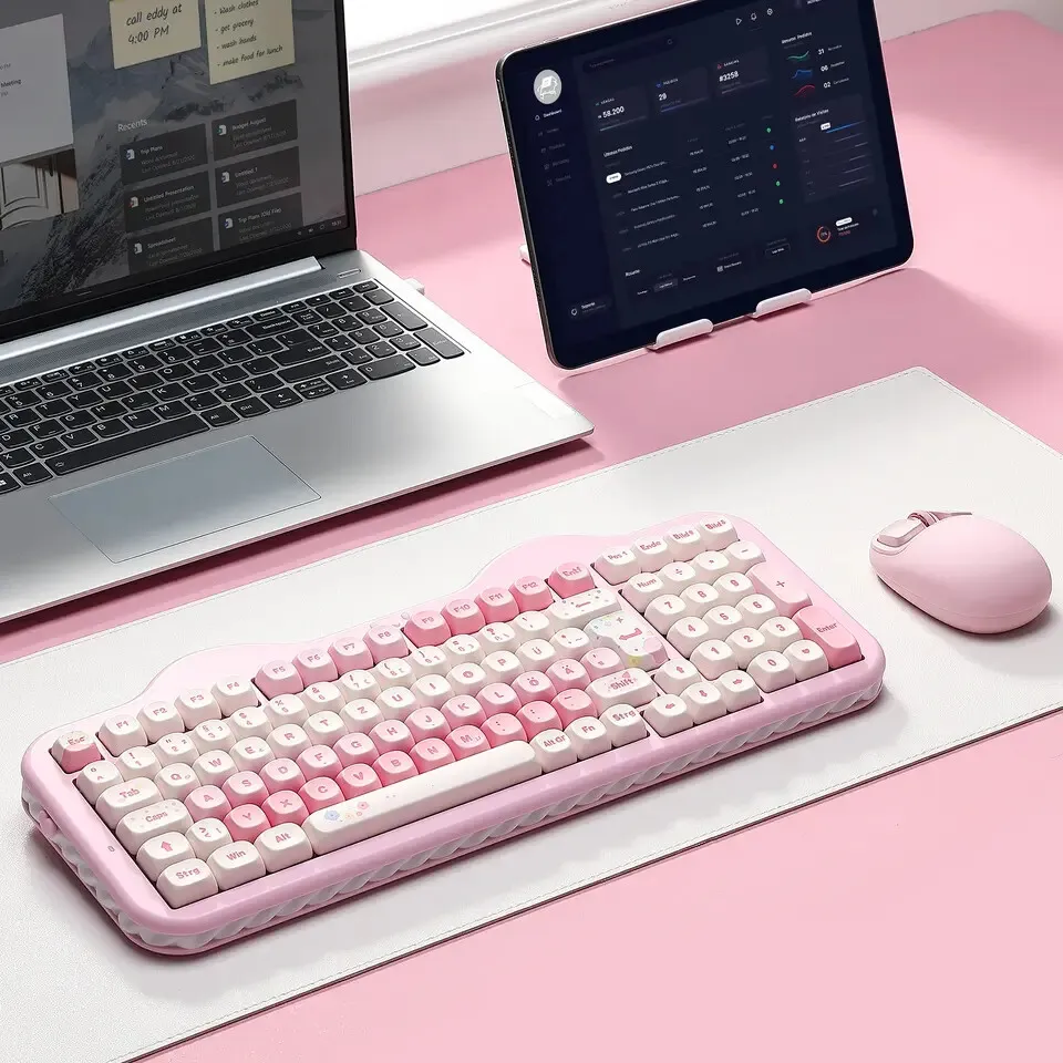 A Yunzii ISO keyboard displays European localized key layouts and standard key arrangement.