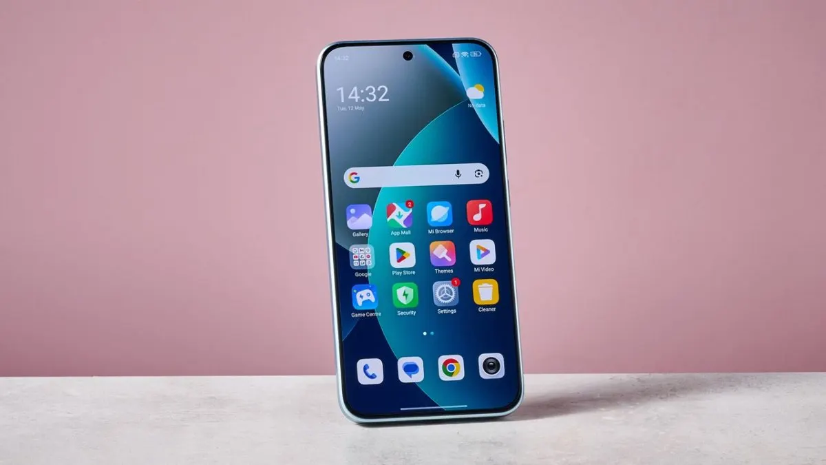 Front view of the Xiaomi Redmi Note 15 Pro 5G smartphone with its screen active.