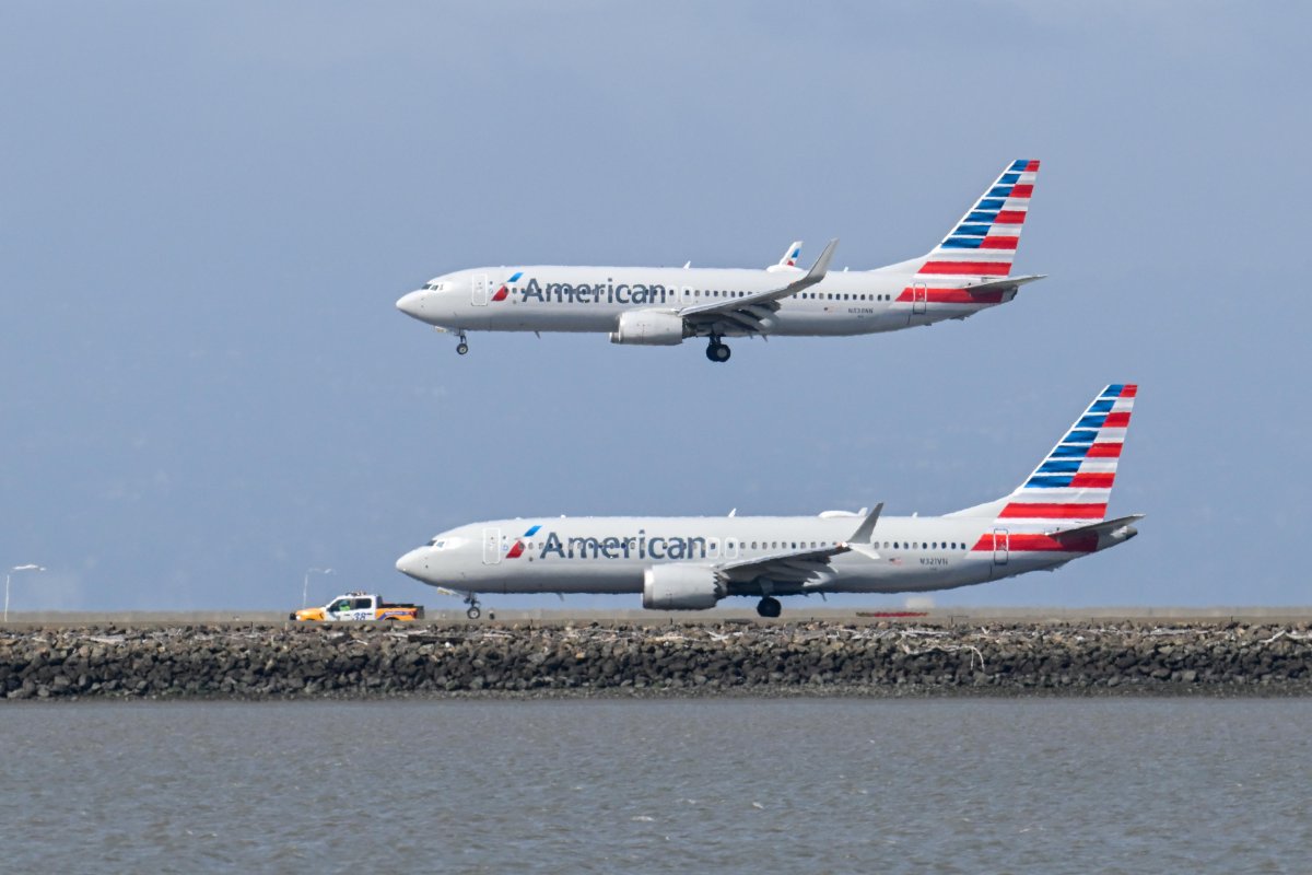 American Airlines aircraft preparing for Starlink Wi-Fi installation starting in 2027