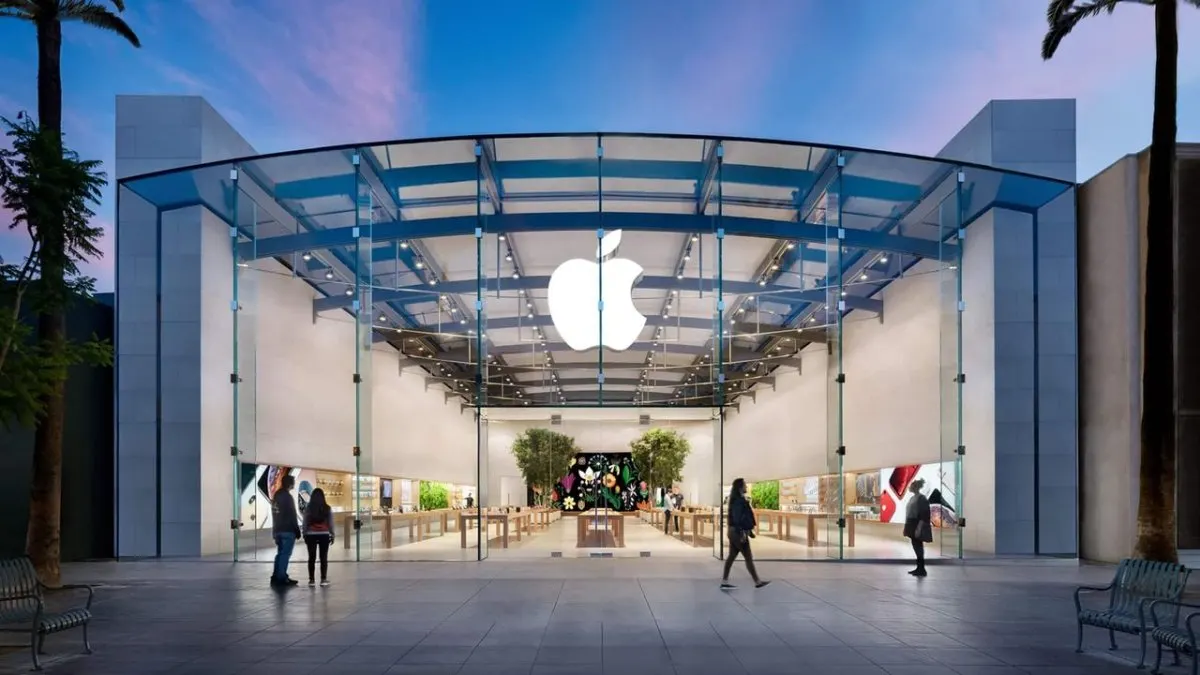 Apple's first retail location featuring minimalist glass walls and wooden product tables.