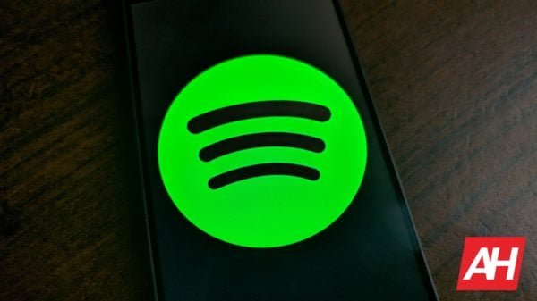 Spotify is Aware of the Annoying CarPlay Bug Displaying Wrong Song Info