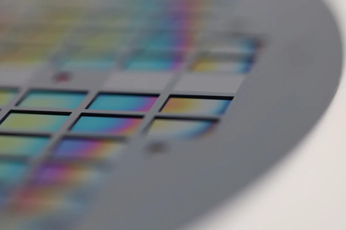 Researchers demonstrate wafer-level chiplet integration at Fraunhofer APECS pilot line to embed semiconductor components.