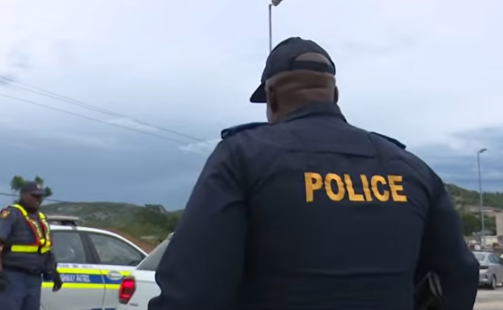 South African Police Evacuate Migrants Amid Rising Xenophobic Tensions