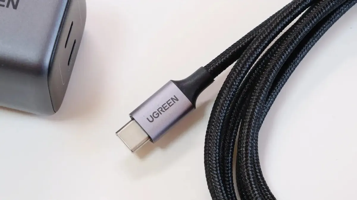 The photo displays practical USB-C devices including hand warmers, screwdrivers, air pumps, and endoscope cameras.