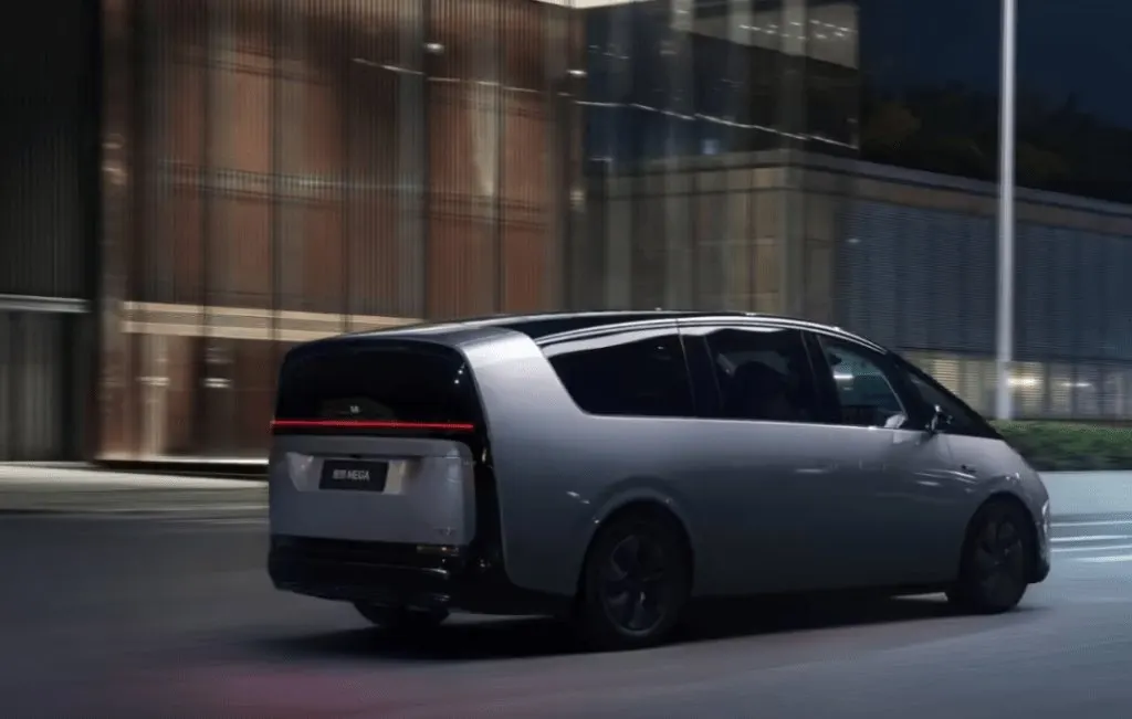 The Li Auto MEGA electric vehicle features an aerodynamic exterior design.