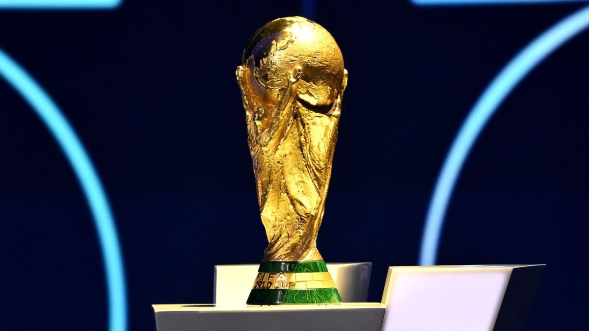 Cybersecurity warning graphic showing fake ticket websites targeting 2026 FIFA World Cup fans