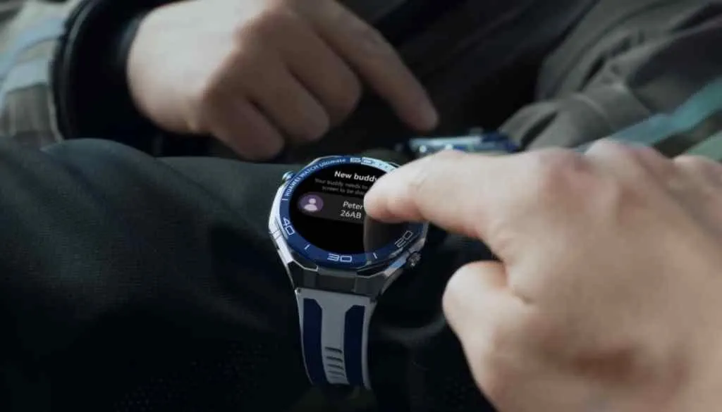 Huawei Watch Ultimate 2 screen showing underwater acoustic messaging interface