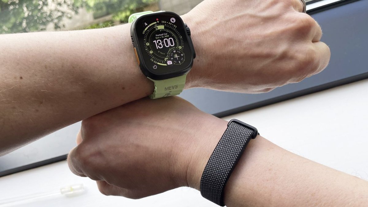 Run data comparison showing heart rate, distance, and pace metrics for the Google Fitbit Air and Apple Watch Ultra 3.