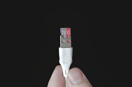 This “normal” USB cable secretly wants to be a hacking tool