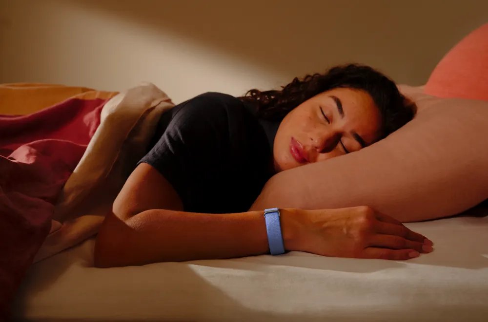 Google Launches Fitbit Air at $99 With Screenless Design, Multi-Device Pairing, and Cross-Platform Support