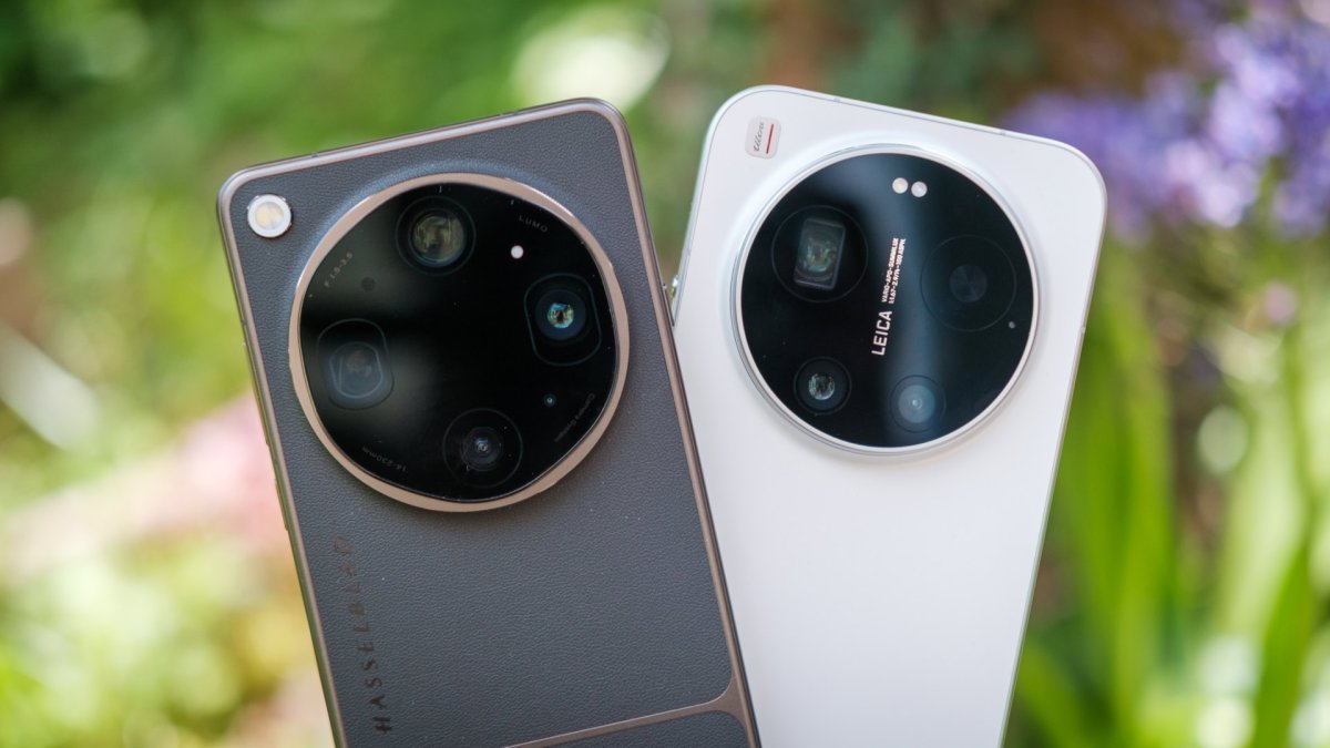The image displays a side-by-side comparison of the OPPO Find X9 Ultra and Xiaomi 17 Ultra camera systems.