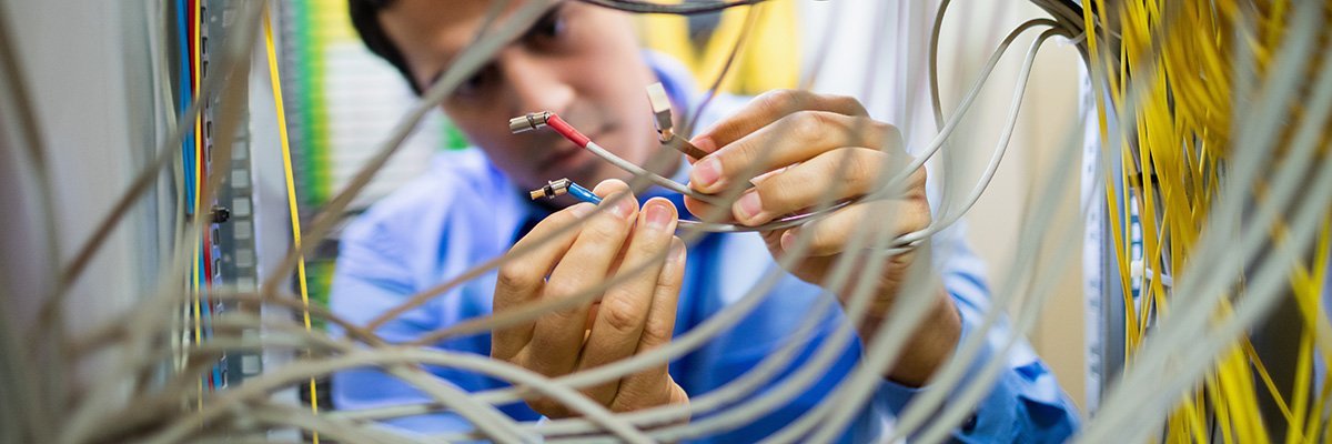 How Artificial Intelligence Is Reshaping Network Management Operations