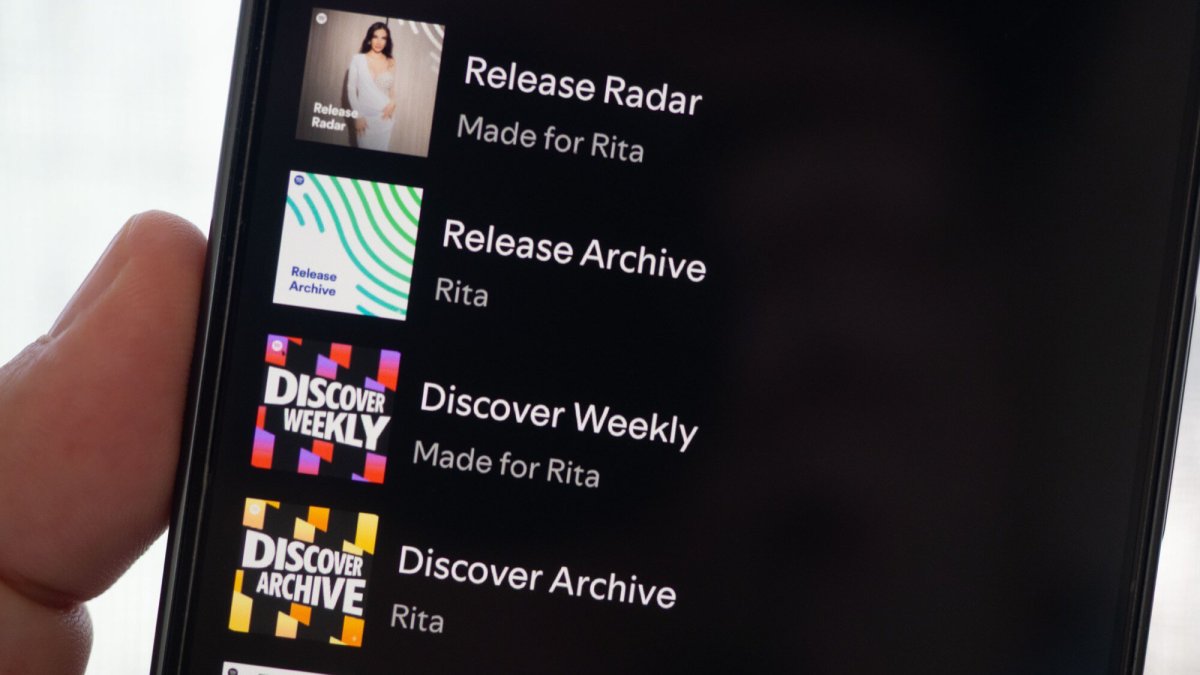 A computer screen displays a music application where a playlist cover is customized using artificial intelligence.