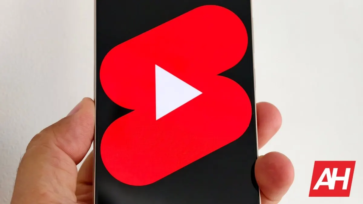 Real-time video overlay interface for YouTube Shorts powered by Gemini Omni