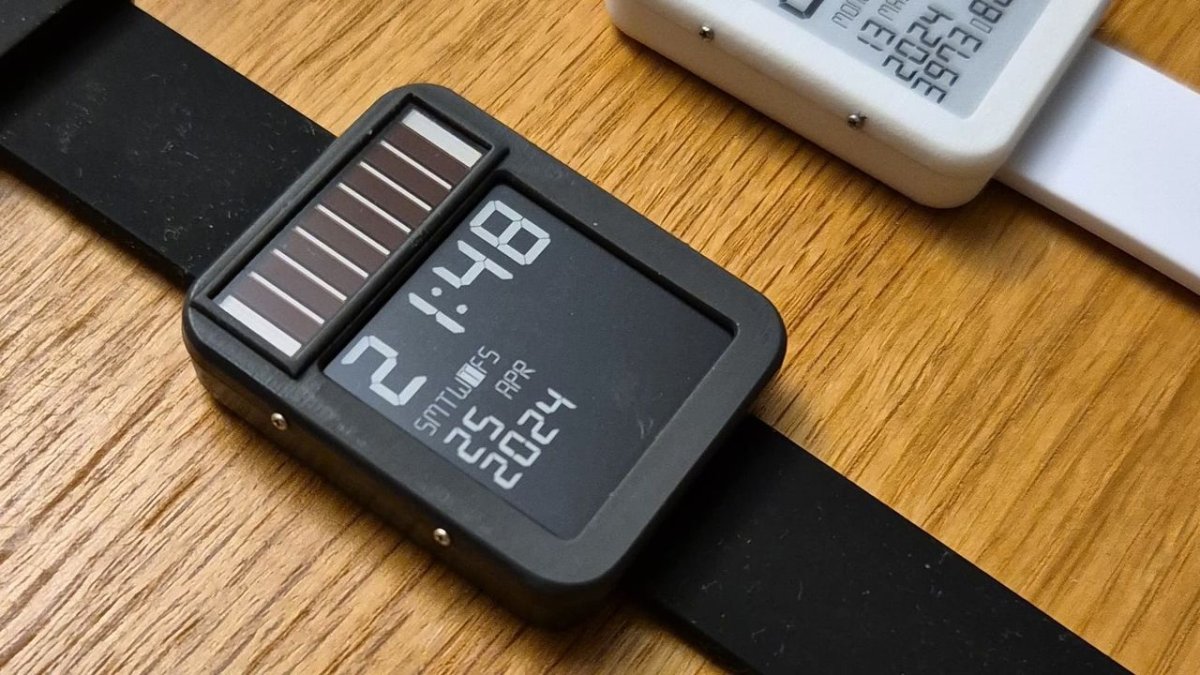 Forget the Apple Watch Ultra 3, this E Ink smartwatch offers 400 days of juice to obliterate its battery rivals
