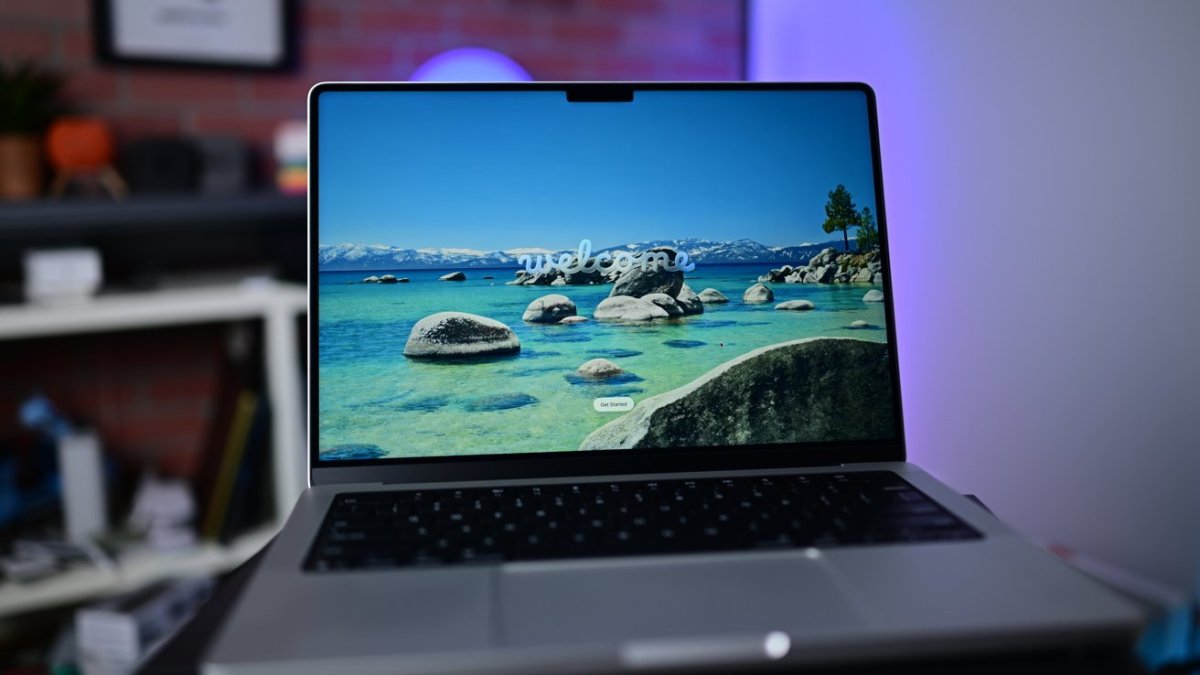 OLED MacBook Pro screens on schedule after manufacturing difficulties