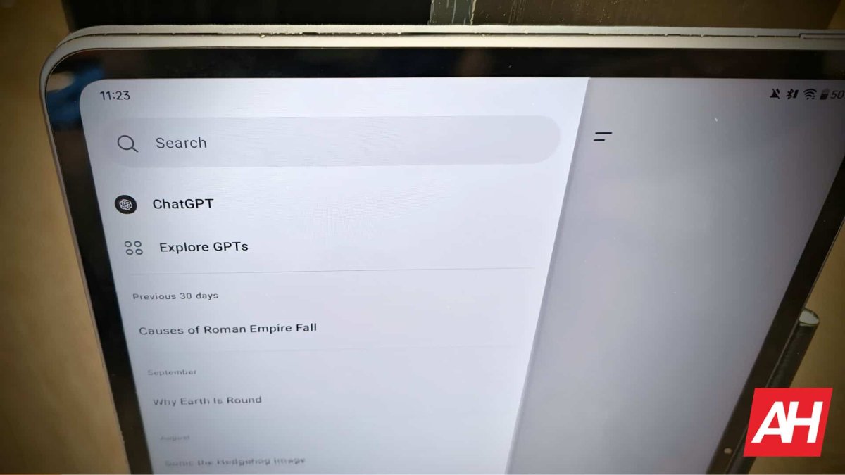 The ChatGPT interface shows a loading screen while OpenAI investigates service delays.