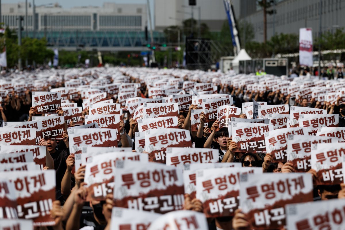 Samsung workers set to strike at worst possible time