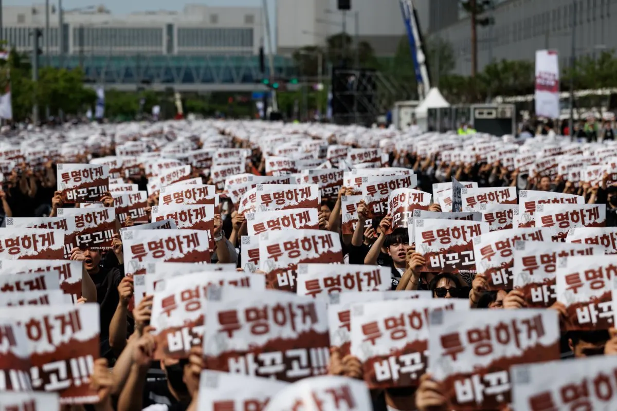 Semiconductor manufacturing workers and chip production equipment at a Samsung facility