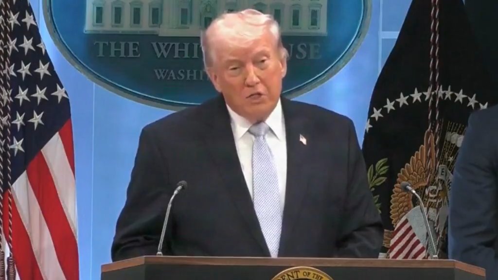 Trump Delays AI Executive Order Amid Policy Debates