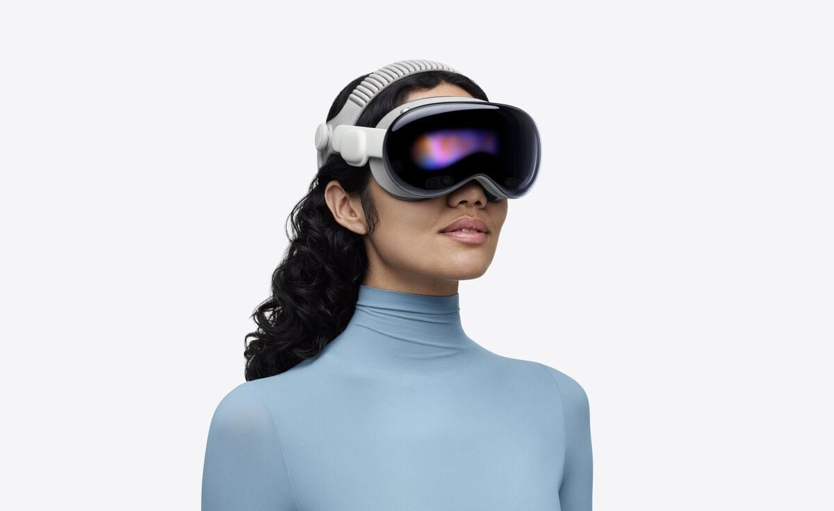 Leaked components indicate a black finish option for the next Apple Vision Pro headset.