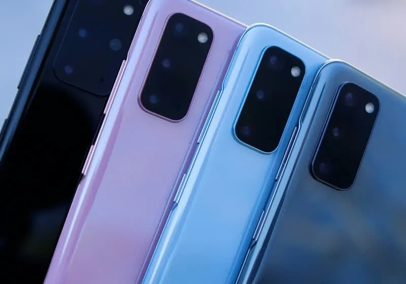 This chart shows the forecasted decline in global smartphone shipments for 2026.
