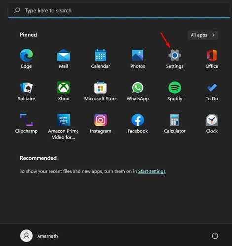The Windows 11 Microsoft Store settings interface displays the cache clearing option.