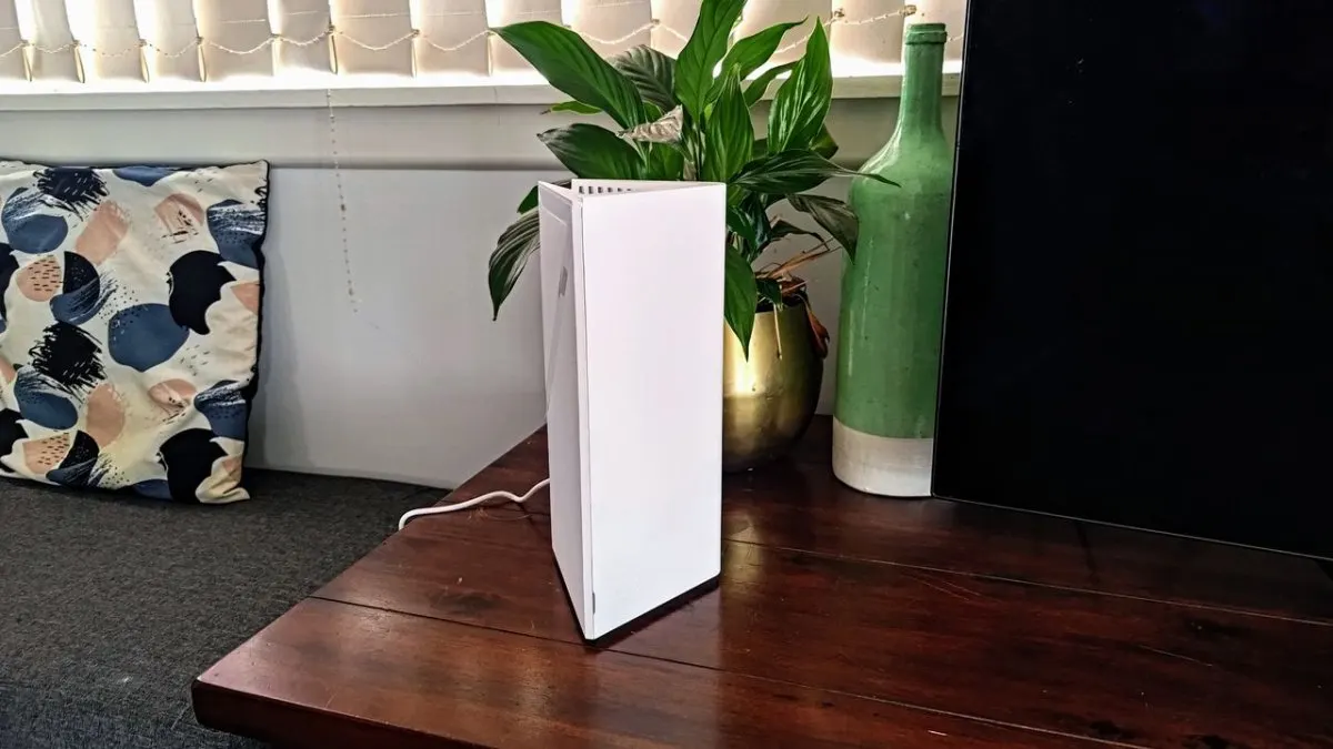 Two MSI Roamii BE Pro Wi-Fi 7 mesh router nodes arranged on a desk for performance testing.