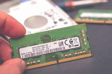 Corsair engineers test DDR5 memory modules with CXMT chips to evaluate supply chain reliability and pricing impacts.