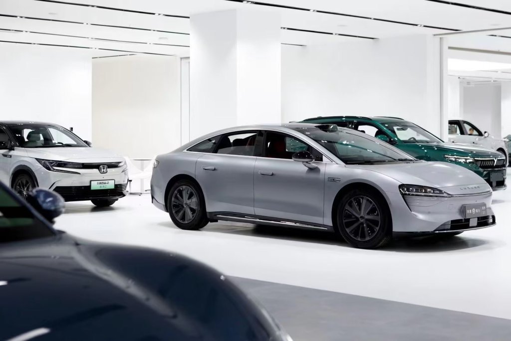 China summons eight EV makers over OTA battery locking practices