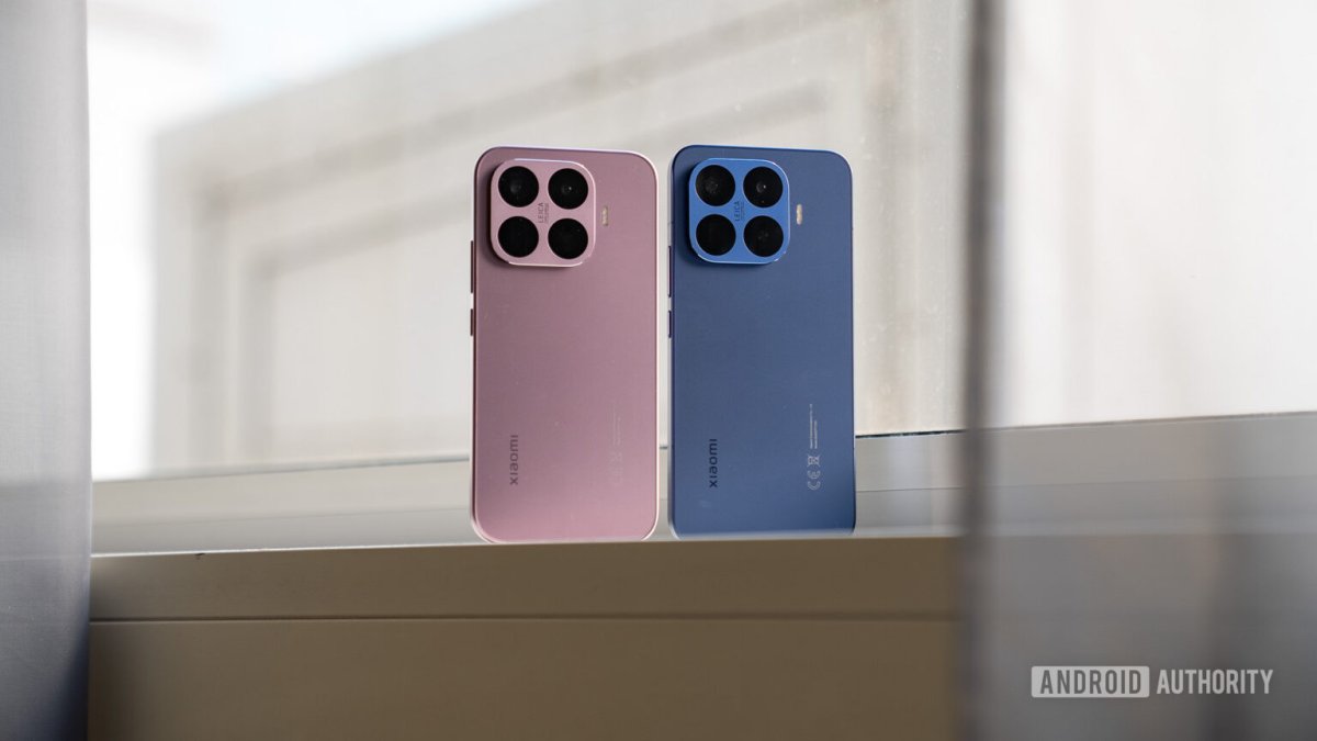 Xiaomi 17T and 17T Pro smartphones highlighting their telephoto camera modules and battery capacity.