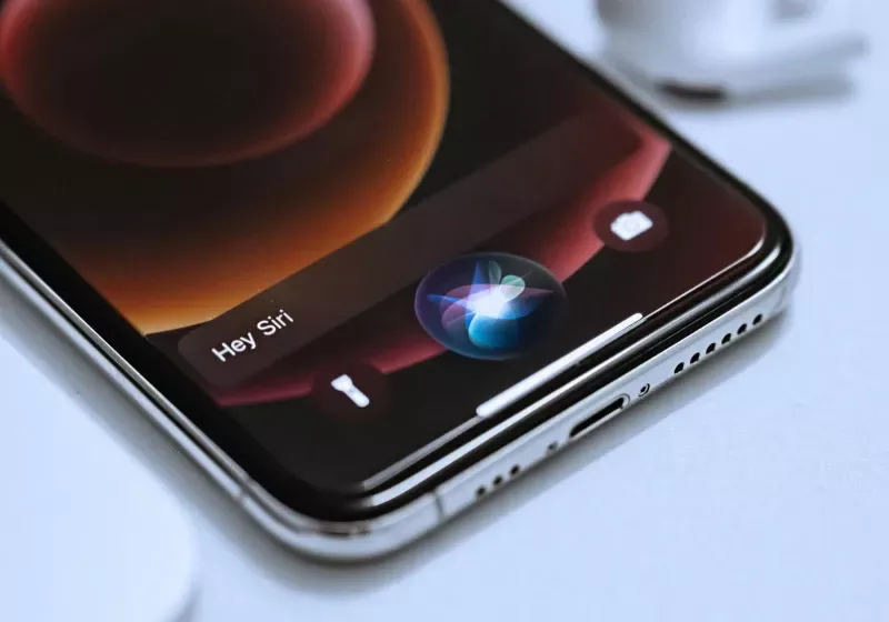 A smartphone processes artificial intelligence locally while internal chip architecture highlights strict memory constraints.