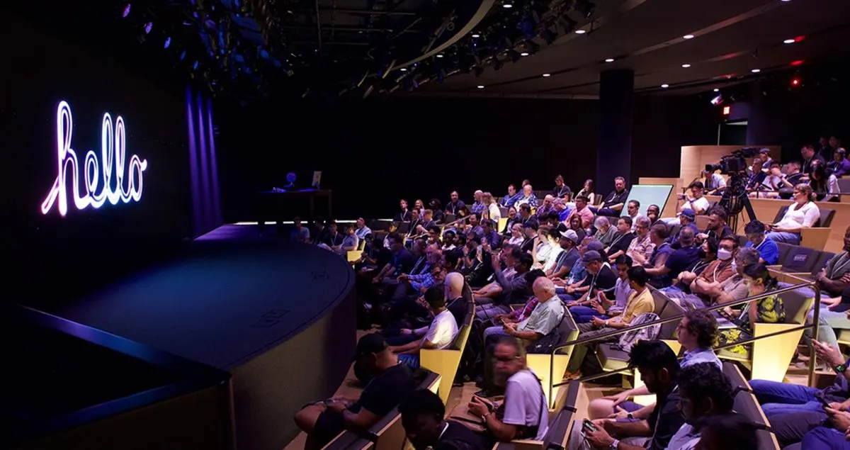Graphic representing Apple Developer January 2025 educational initiatives and SwiftUI workshop materials.