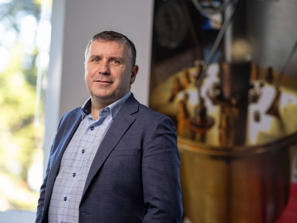 Irish quantum start-up Equal1 unveils RacQ data centre computer