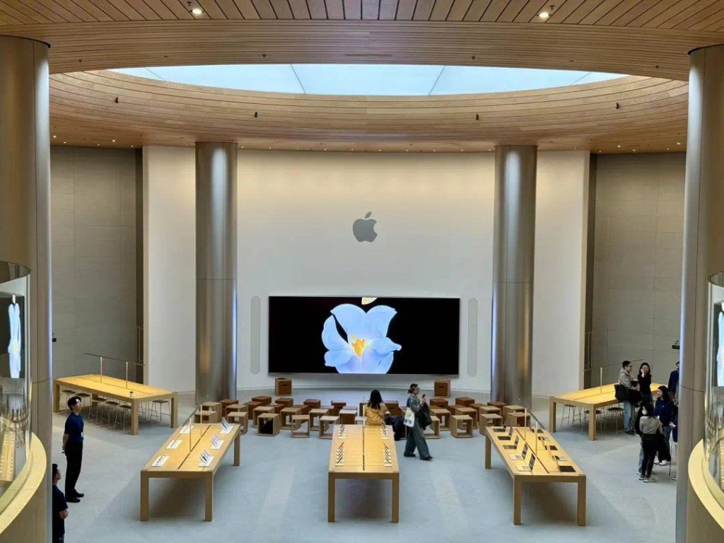 WeChat to support virtual payments on iOS, Apple cuts commission to 15%