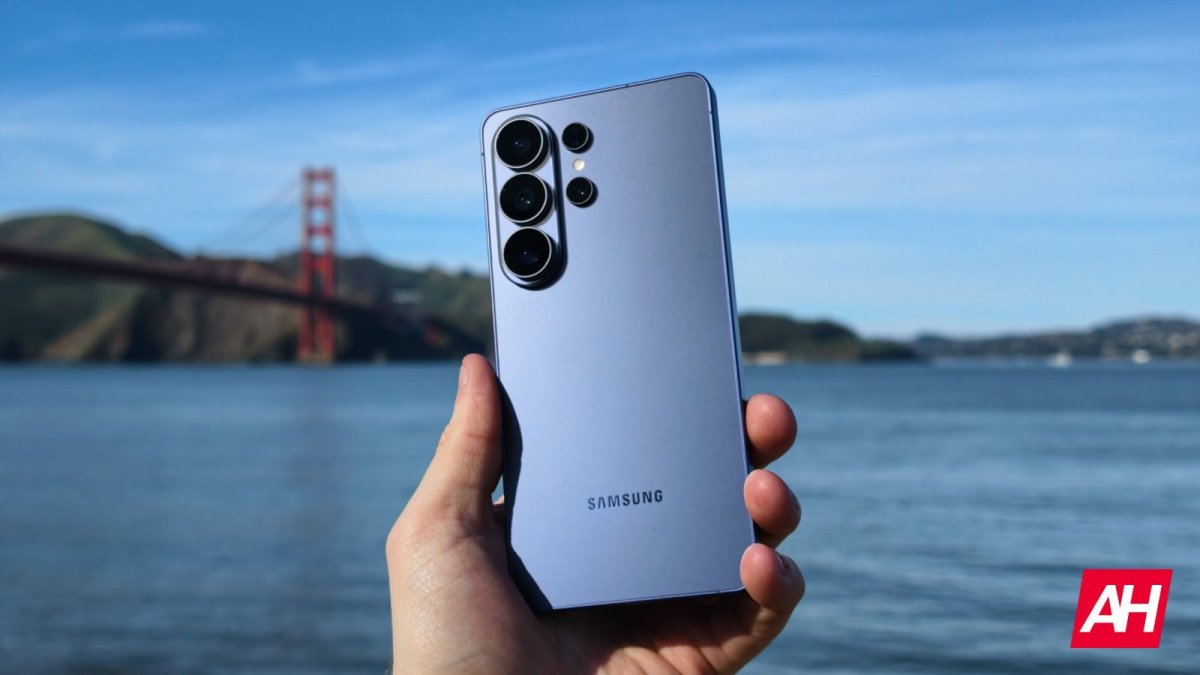 Human eyes observe a smartphone screen to illustrate mobile privacy display technology.