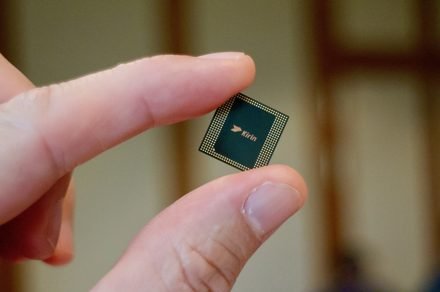 Huawei Introduces Tau Scaling Law to Replace Moore's Law
