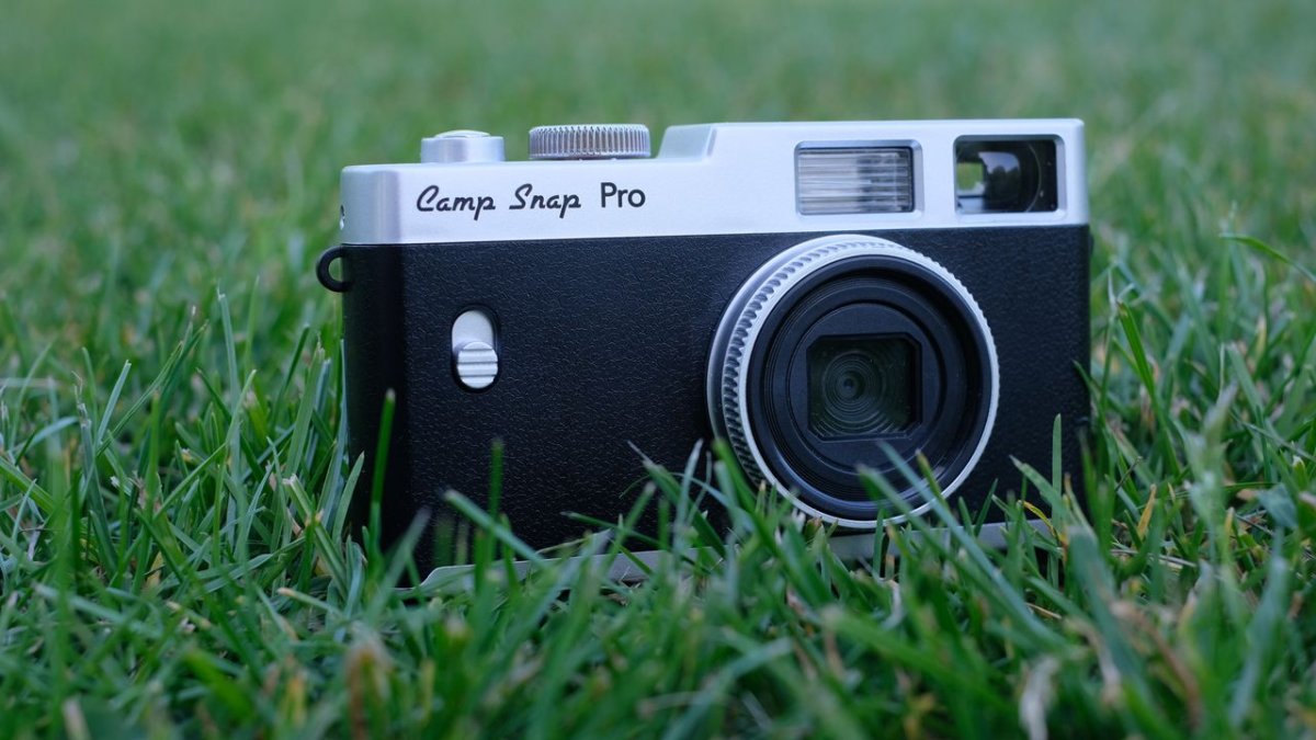 The Camp Snap Pro screen-free retro compact camera features a dedicated filter dial.
