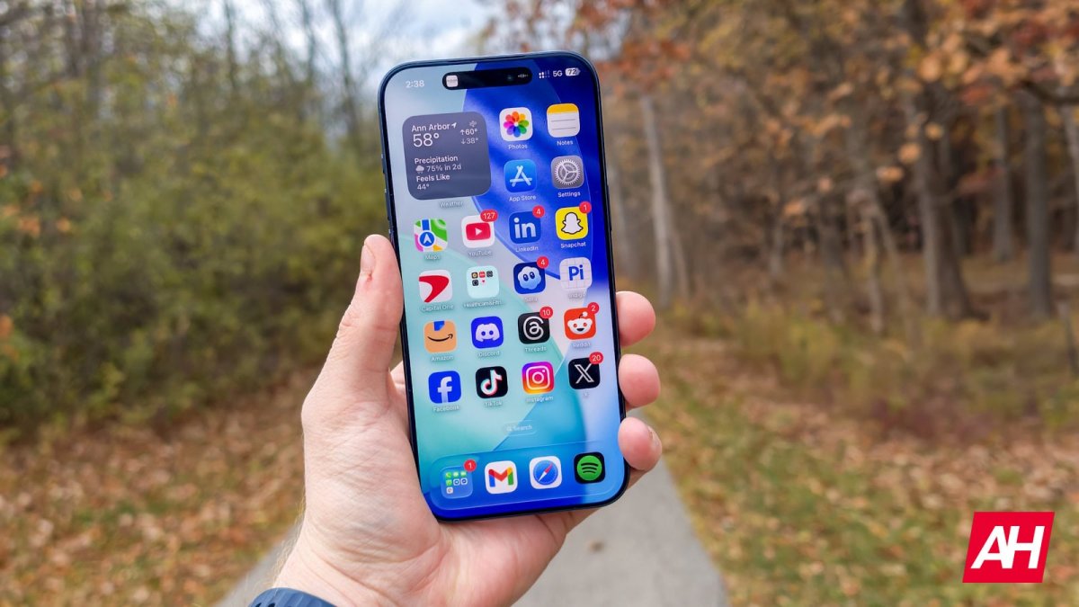 iPhone 19 Pro May Ditch Flat Edges for a Curved Future