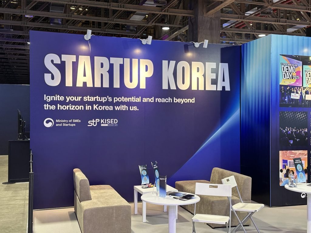 A presentation on South Korea's government-backed startup support programs at BEYOND Expo 2026.
