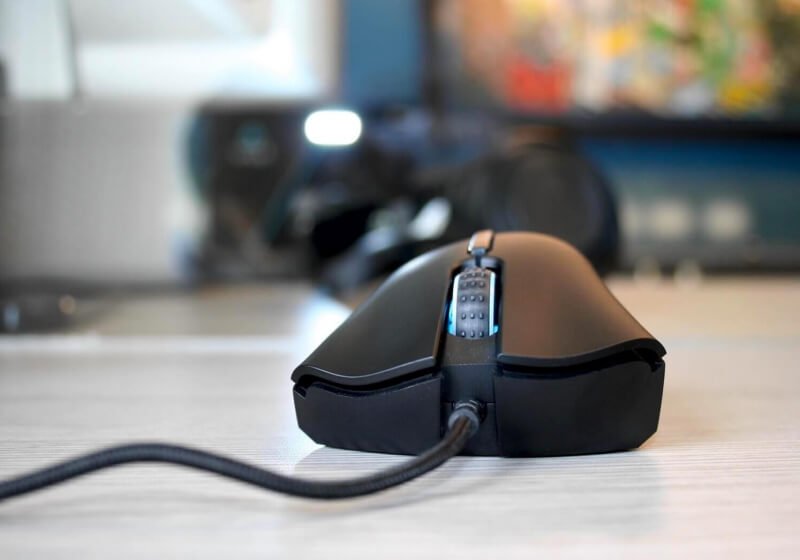 The first computer mouse: how many buttons did it have?
