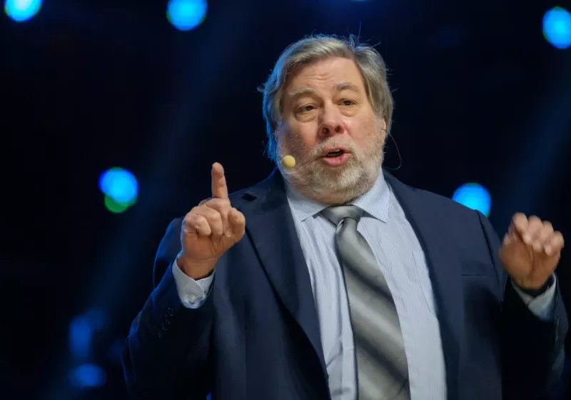 Steve Wozniak told graduates they have "actual intelligence," and they loved it